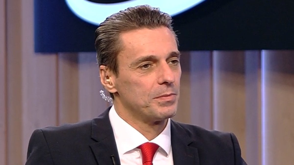 De ce a fost scoasă emisiunea lui Mircea Badea din grila de programe, pe 14 aprilie. Anunțul făcut de prezentatorul de la Antena 3: „Atac ilegal și neprovocat”