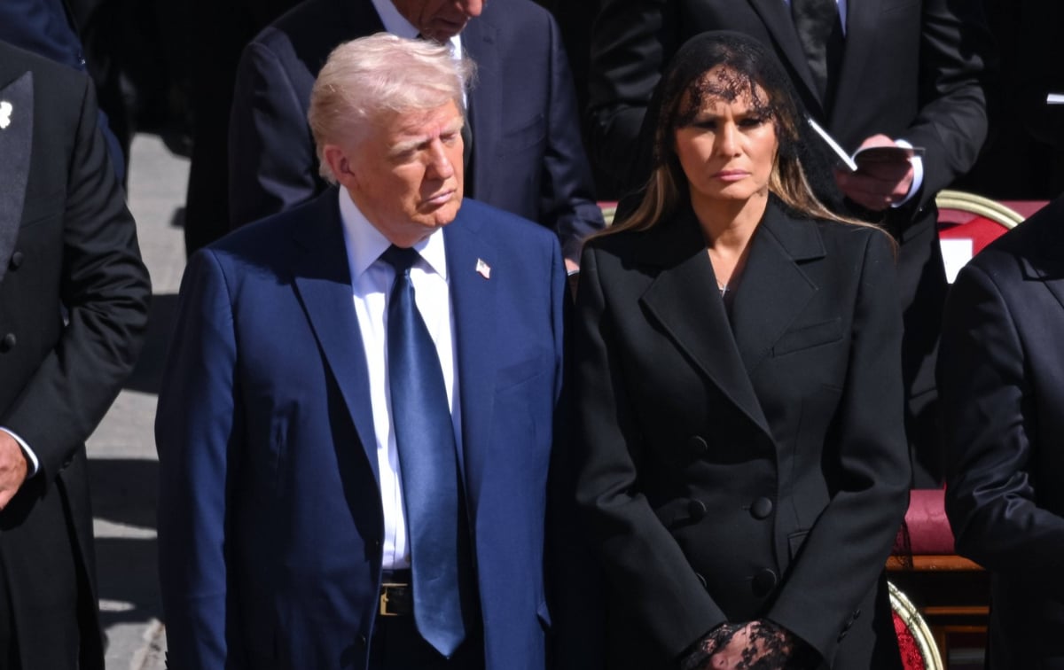 Melania Trump, sobră, dar elegantă la funeraliile Papei Francisc la Vatican. S-a întrecut în ținută cu Regina Letizia a Spaniei și soția lui Volodimir Zelenski