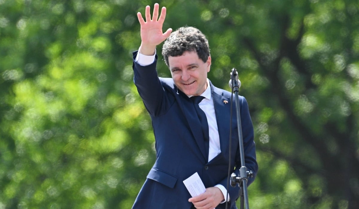 Ce au observat vecinii la Nicușor Dan, după ce a devenit președintele României. Obiceiul pe care îl are în fiecare dimineață