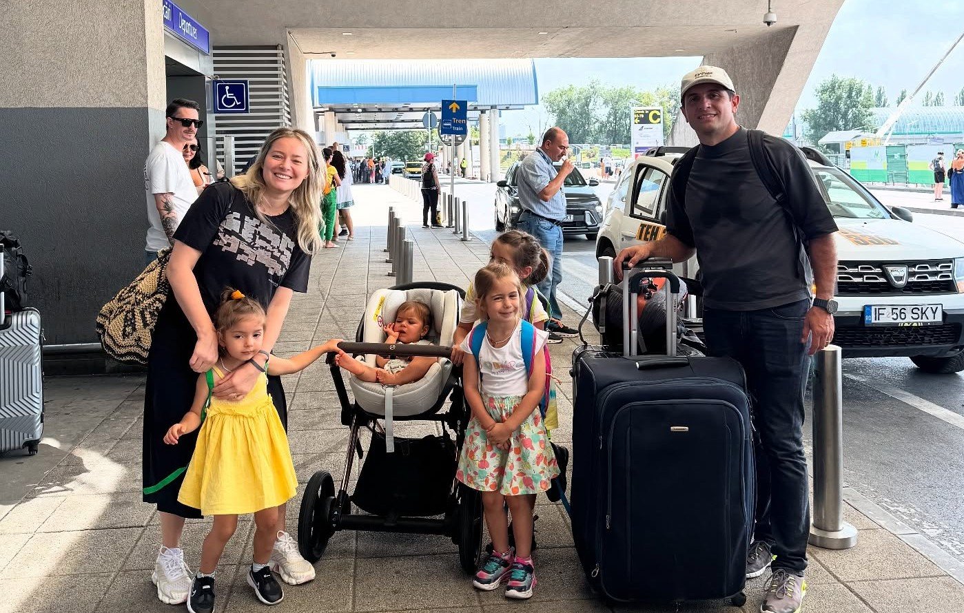Vacanță cu peripeții pentru Laura Cosoi și soțul ei. Ce au pățit în drum spre Bali