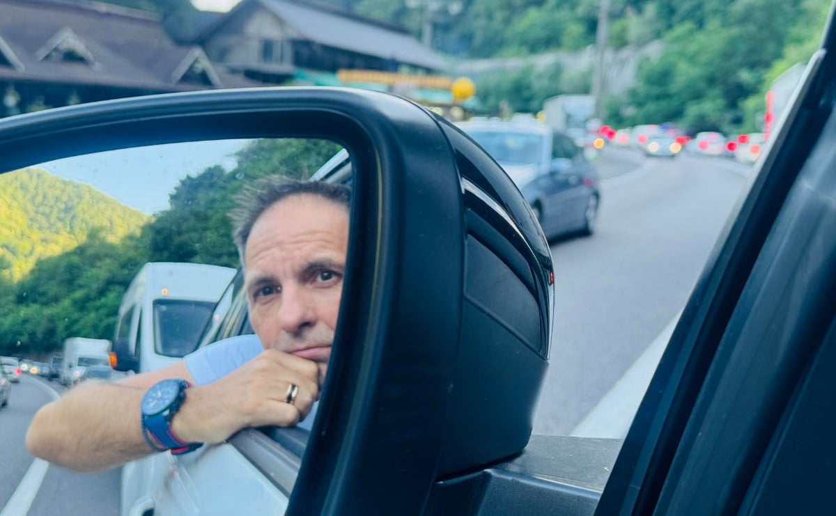 Dan Negru, revoltat în trafic, pe Valea Oltului: „Încep să cred că statul e singurul hoț care fură cu acte în regulă”