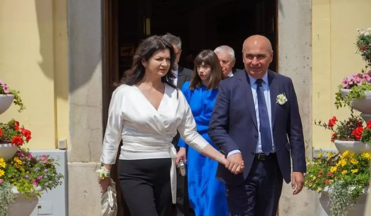 Cu ce se ocupă iubita lui Ilie Bolojan. Cum a apărut Ioana alături de premierul României