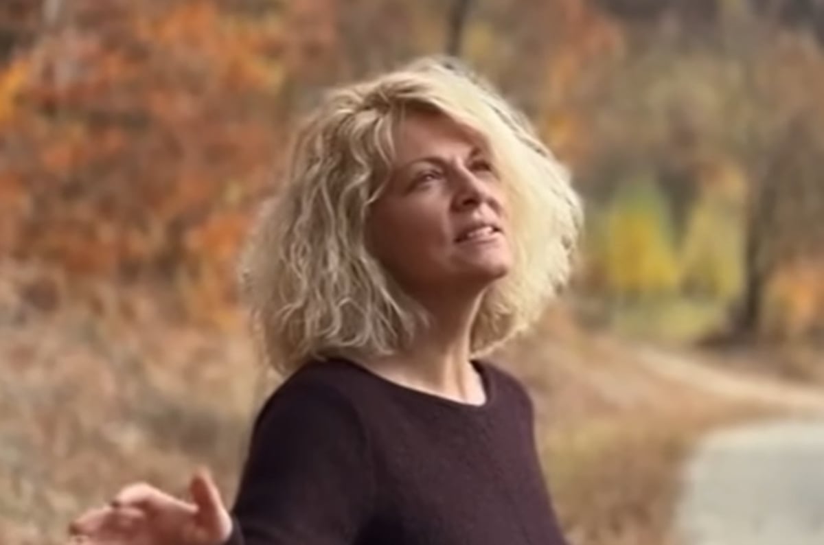 Dana Nălbaru revine în muzică. Melodia pe care o va lansa alături de un videoclip filmat în Argeș: „Din dragoste pentru Dumnezeu”