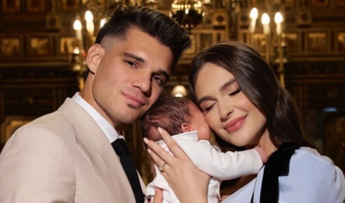 Imagine inedită cu băiețelul lui Ianis Hagi. La aproape trei luni, Giorgios e îmbrăcat cu hainele echipei naționale a României