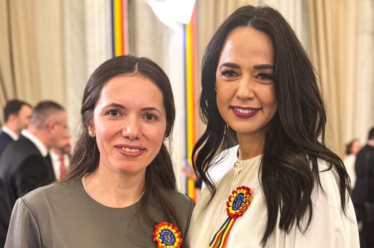 Mirabela Grădinaru, înconjurată de vedete la recepția de la Palatul Cotroceni de Ziua Națională. Partenera lui Nicușor Dan a purtat gri