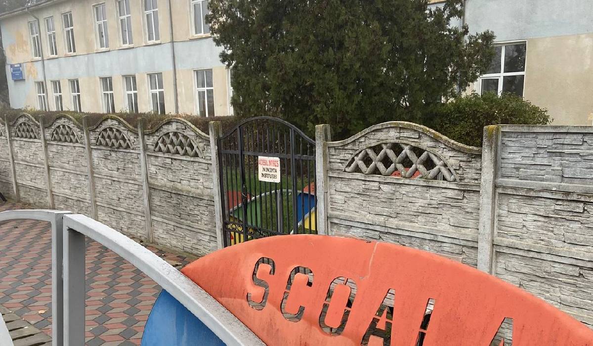 Crăciun cu scandal pe WhatsApp între părinți la o școală din Ciorogârla: „Suntem obligați să dăm sute de lei pentru cadourile doamnelor, să mobilăm și să utilăm clasele”