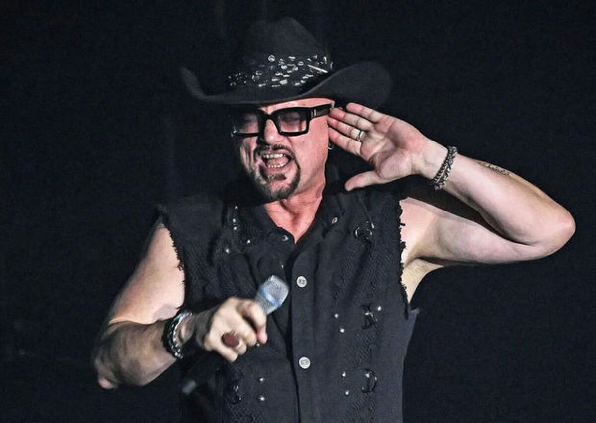 Geoff Tate, fostul solist al trupei Queensrÿche: „Trăiesc muzica emoțional. Am încredere în mine, în inima mea și-n oamenii cu care lucrez” | Interviu
