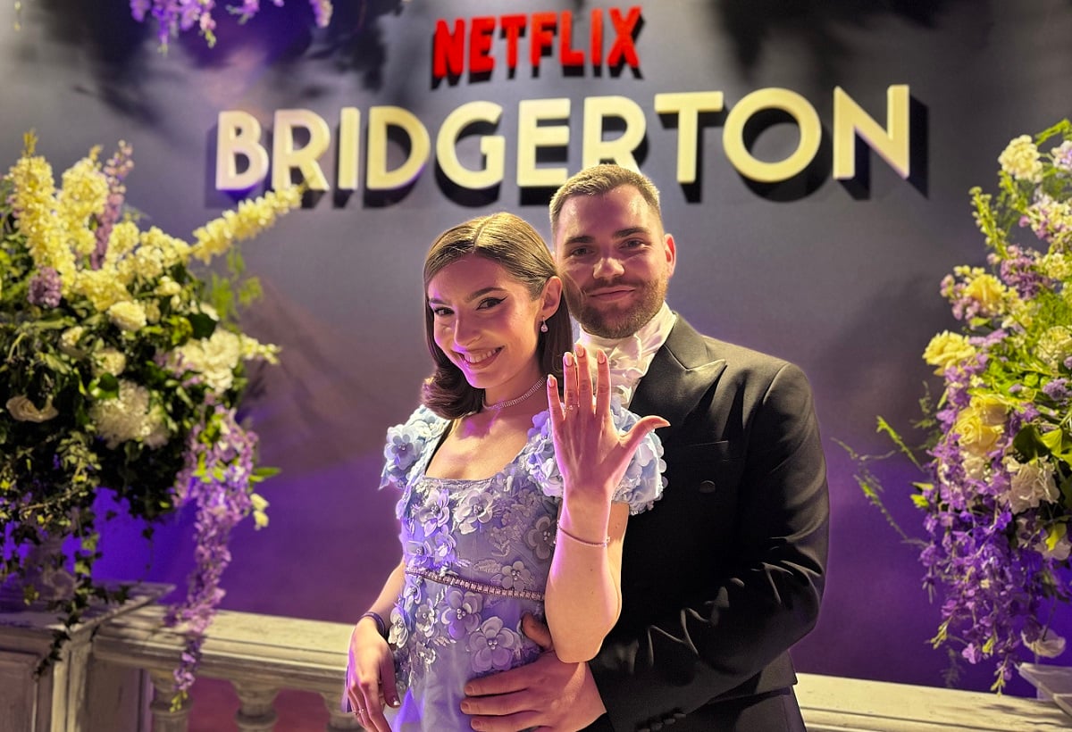 Ei sunt tinerii care s-au logodit la Balul Bridgerton de la Palatul Parlamentului, cu ajutorul Andreei Marin. Cu ce se ocupă: „Suntem din Sibiu”